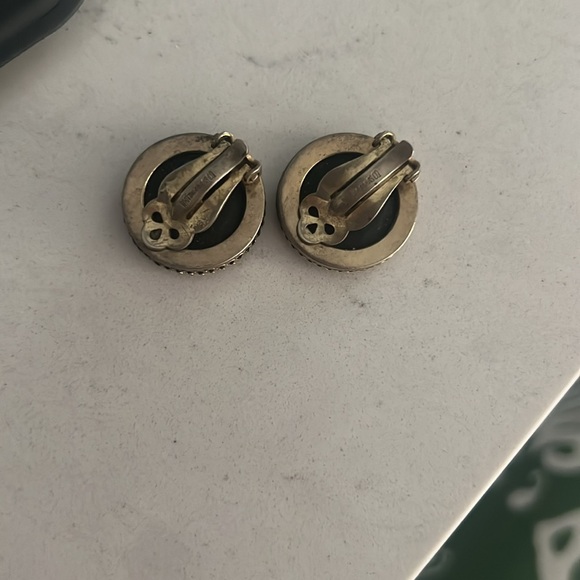 Vintage  black Victorian portrait clip on earrings - Picture 4 of 4